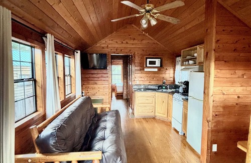Willits Cabina | Mendocino Redwoods RV Resort