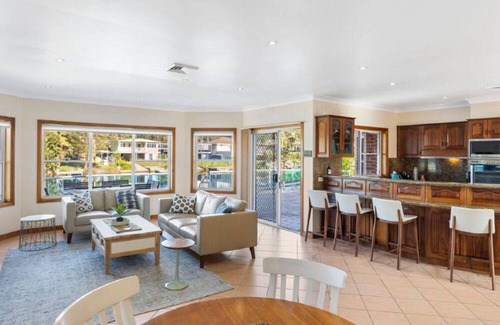 Sussex Inlet Casa | Palatial Multi family Waterfront