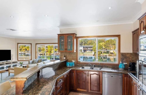 Sussex Inlet Casa | Palatial Multi family Waterfront