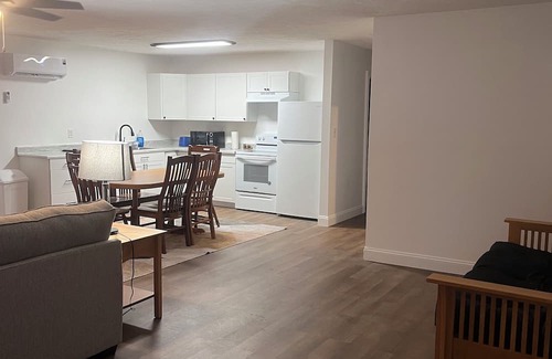 Mount Gay Apartamento | 2 bed 1 bath. sleeps 6 in Logan. Located near HMTS access points, dining, shops