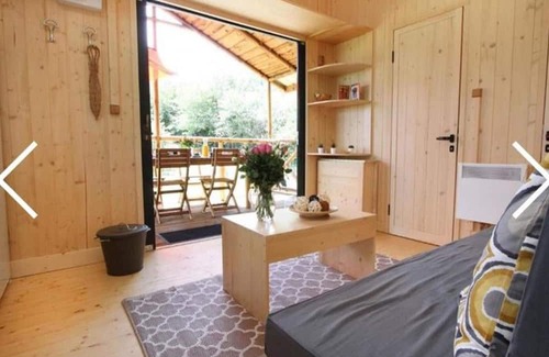 Moncrabeau Chalet De Esquí | Chalet sobre pilotes con terraza para 4 personas