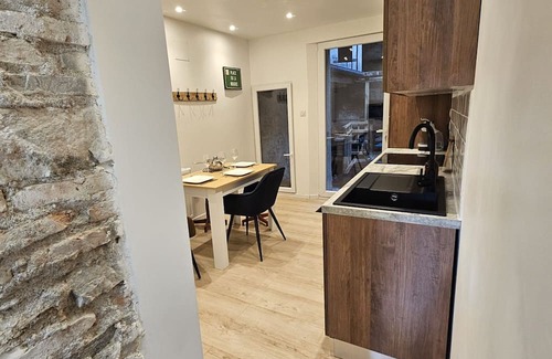 Epinal Cabaña | Casa renovada con garaje privado en Épinal