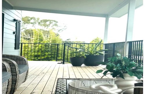 Charlestown Casa | Distant Ocean View Charlestown FREE breakfast