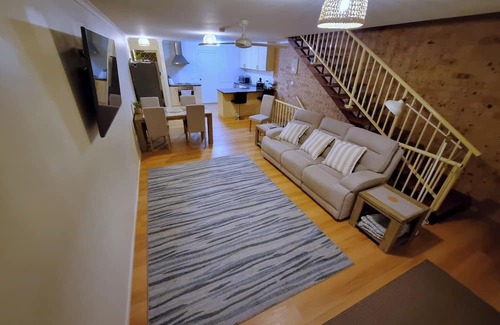 Batemans Bay Casa | UNIT 9: A cosy 2 beddie and a short stroll into central Batemans Bay.