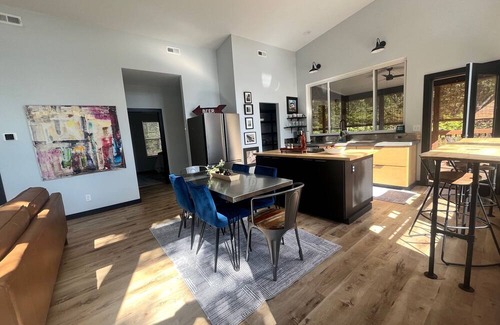 Dunlap Casa | NEW! Book now for discounted rates! 10 1/2 private acres, views, hot tub, & more