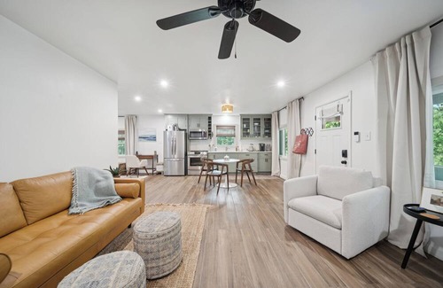 Pryor Cabina | Waterview Retreat w/Screened Porch & Firepit