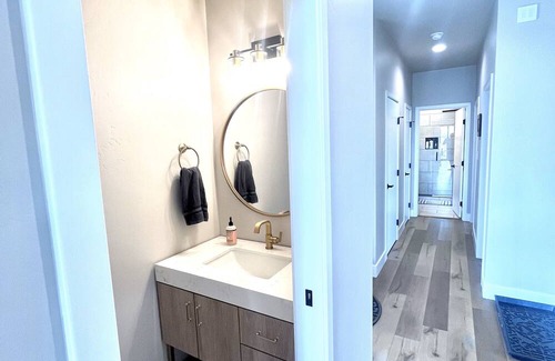 Clifton Otro | Modern Farmhouse Guesthouse with Stunning Views near Palisade