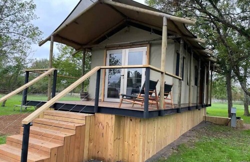 Bastrop Casa | Premium Lakefront Cabin #4: The Cardinal (Austin)