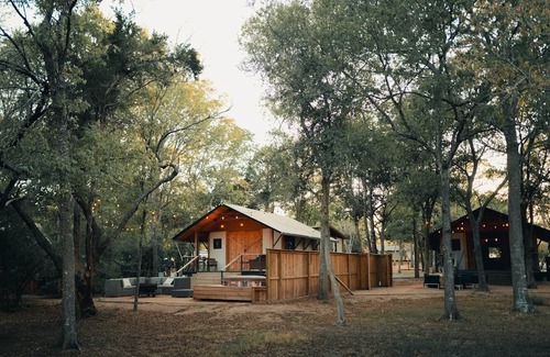 Bastrop Cabina | Premium Lakefront Cabin #2: The Magnolia (Austin)