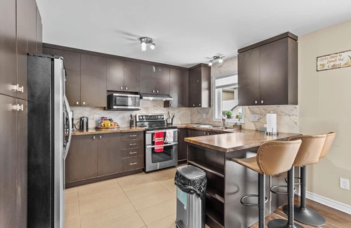 Plateau Casa | Peaceful and Spacious townhome with King Bed - 15 min from downtown Ottawa
