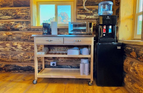 Torrey Cabina | Pioneer Cabin at Lion Mountain Retreat on 10 Acres Surrounded by Public Land