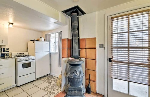 San Cristobal Casa | Petite Log Cabin on Organic Farm in New Mexico