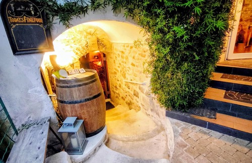 Chateau-Thierry Casa | Le ROOSEVELT, B&B combined with Cave 204