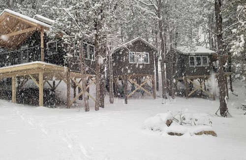 Elba Casa | Rustic Tree House with Woodland Valley Views in Elba, Minnesota