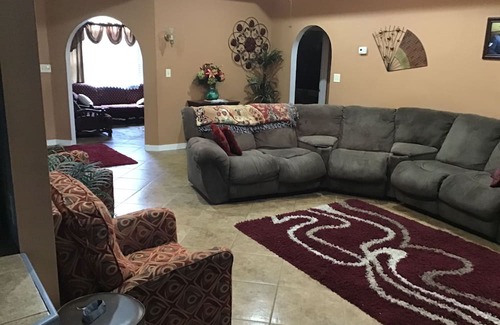 Benton Casa | Charming 3-bedroom 2.5 bath house in pleasant Yazoo City with plenty of space