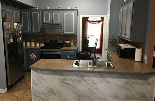 Benton Casa | Charming 3-bedroom 2.5 bath house in pleasant Yazoo City with plenty of space