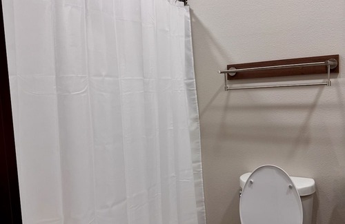 Sulphur Casa | Double Queen Bedroom with Kitchen