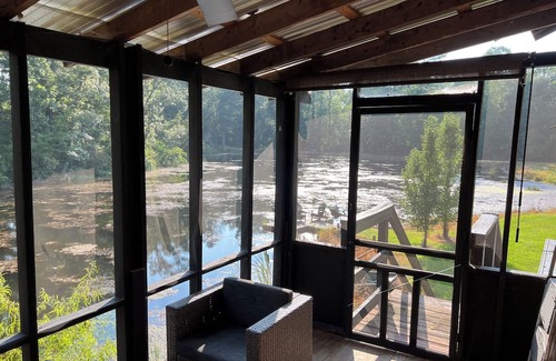 Williston Cabina | Cabin on secluded horse farm with stocked pond.