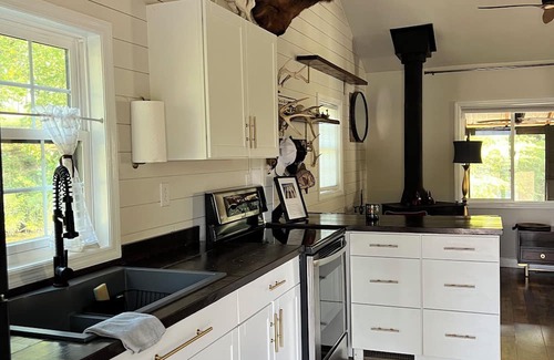 Williston Cabina | Cabin on secluded horse farm with stocked pond.