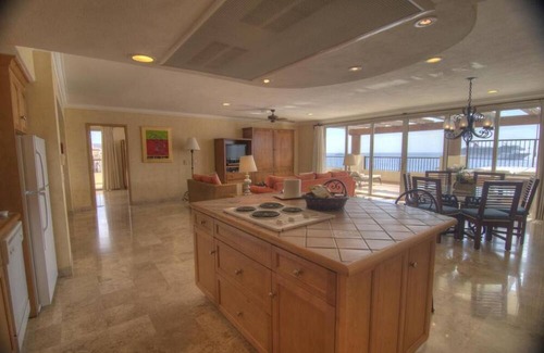 Los Cabos Complejo | 3-bedroom Ocean Front PENTHOUSE in marvelous Cabo San Lucas