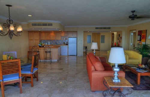 Los Cabos Complejo | 3-bedroom Ocean Front PENTHOUSE in marvelous Cabo San Lucas