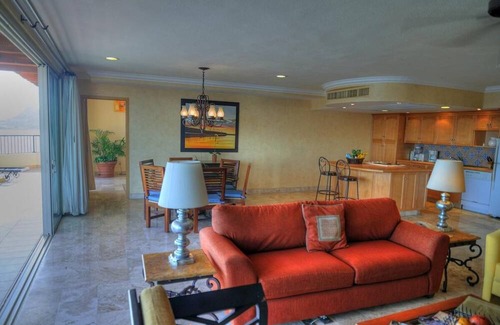 Los Cabos Complejo | 3-bedroom Ocean Front PENTHOUSE in marvelous Cabo San Lucas