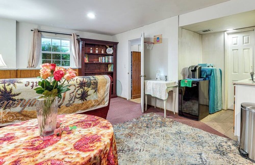 Greenwich Apartamento | 2 Mi to NYC Train: Greenwich Apt w/River View