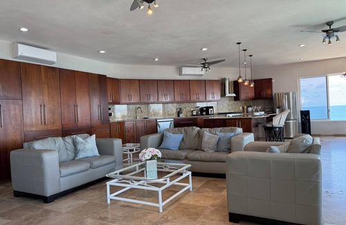 Balcones de Loma Linda Apartamento | The Coastal Tub Escape By GEstores