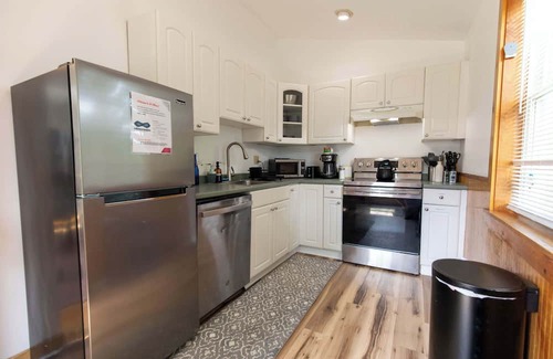 St. Albans Historic District Casa | Entire 1 Bdrm house, 5 mins from NWMC and DwnTwn