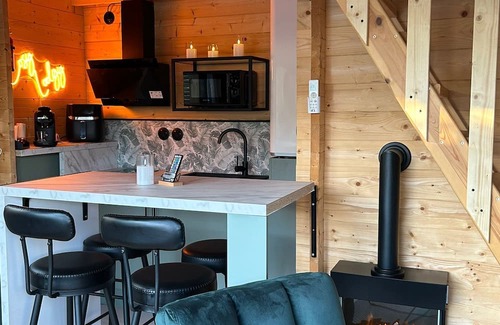 Eslettes Chalet De Esquí | Cosy escape in a small chalet 🏠 with outdoor jacuzzi!