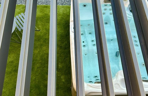 Eslettes Chalet De Esquí | Cosy escape in a small chalet 🏠 with outdoor jacuzzi!