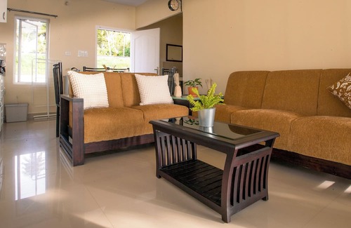 Munroe Island Cabaña | Tropical Haven - 1BR Lakefront AC Cottage with Stunning Lakeview & Lake Access