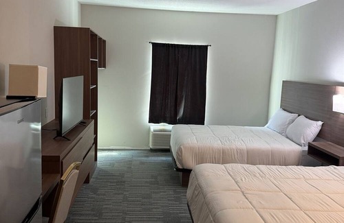 Sulphur Hotel | Double Queen Bedroom with Kitchen