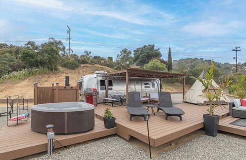 Valley Center Casa | AIRSTREAM GLAMPING! Jacuzzi, BBQ & Chill!