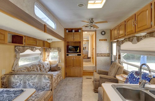 Langston Apartamento | 2 Mi to Lake Guntersville: Peaceful Camper Home