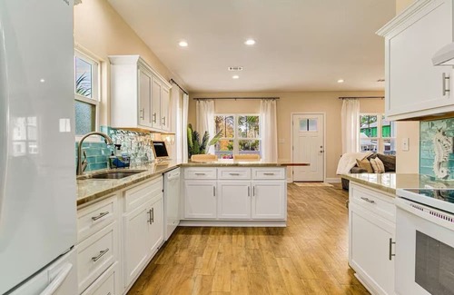 New Warrington Casa | The Seahorse Cottage- Near NAS/Beaches/Downtown