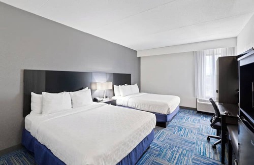 East Texas Hotel | 2 Affordable Modern Rooms Minutes from Dorney Park and Wildwater Kingdom
