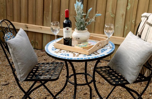 Blandford Saint Mary Apartamento | STARGAZE - UNIQUE STAY | SLEEPS 2 | HOT TUB | BBQ | PATIO | WI-FI