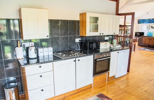 Tremain Cabaña | Y Beudy at Coed Melin, Aberporth