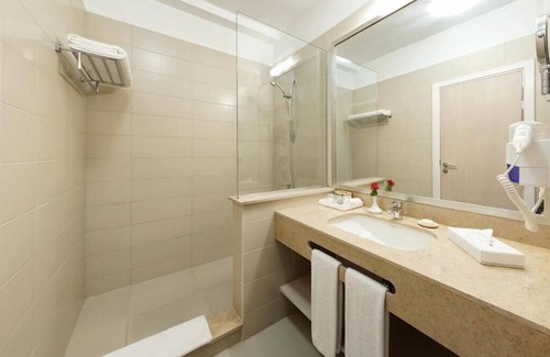 Makadi Bay Hotel | All-Inclusive 5★ Stay | 4 Rooms with Pools, Spa, Golf & 50-Slide Water Park