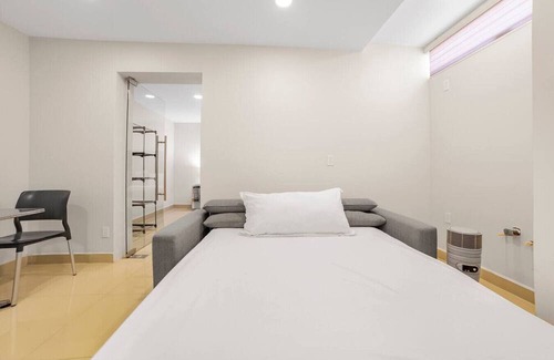 Tijuana Cama Y Desayuno | KingBed+CouchBed-NearD`Border