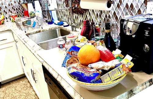 Drayton Condominio | Beautiful totally remodeled 2 BR property near everything!