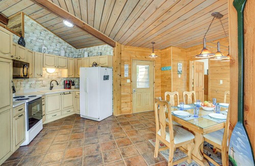 Stambaugh Casa | All-Season Adventures! Chicaugon Lakefront Gem