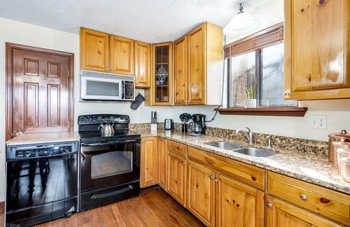 Ridgeway Casa | Stone Cabin with Amazing Views, Hot Tub, Fire Pit and Game Room Perfect for Your Gerrardstown, WV Getaway