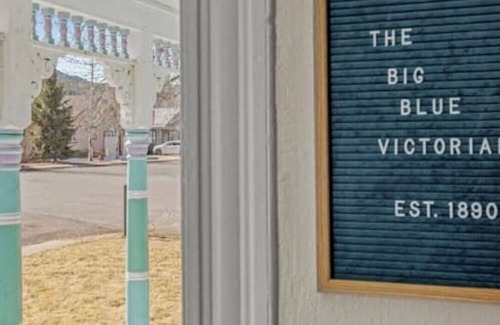 Williams Casa | Charming BLue victorian home located blocks away from historical Route 66