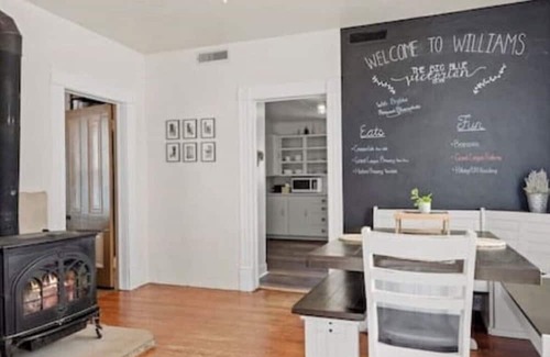 Williams Casa | Charming BLue victorian home located blocks away from historical Route 66