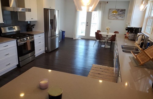 East Ocean View Casa | 3 level home 2 blocks from the beach