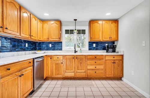 Standish Casa | New Listing! The Beach House on Watchic — Great for groups & family friendly!