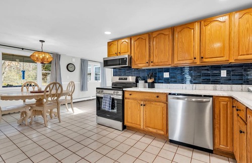 Standish Casa | New Listing! The Beach House on Watchic — Great for groups & family friendly!