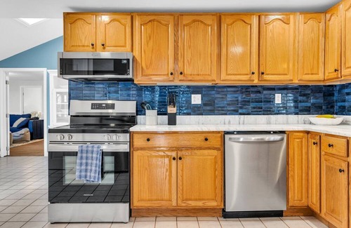 Standish Casa | New Listing! The Beach House on Watchic — Great for groups & family friendly!